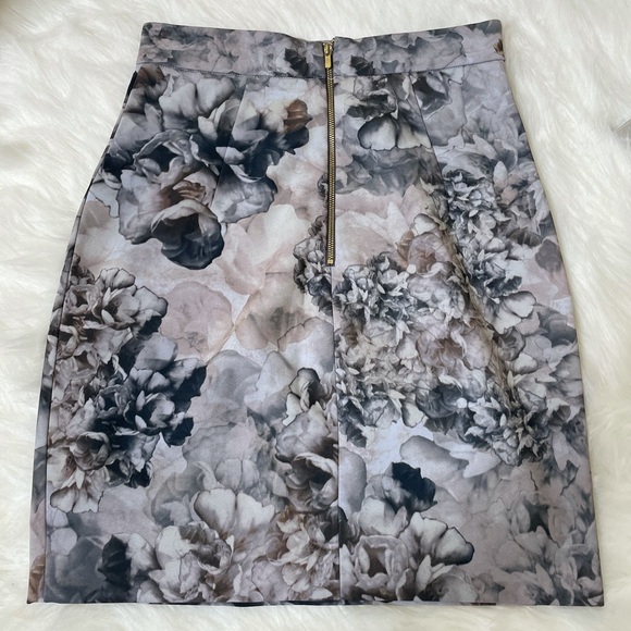 Floral pencil skirt from H&M size 8 - Picture 3 of 5